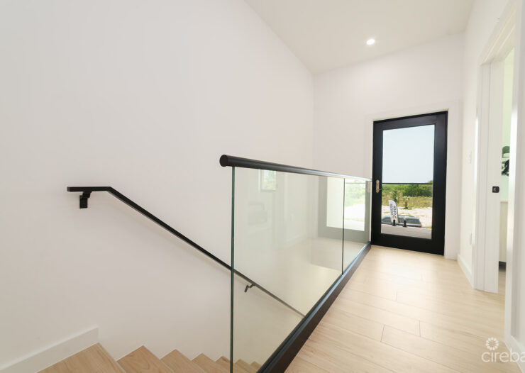 2 BEDROOM, 2.5 BATHROOM DUPLEX IN LOOKOUT GARDEN