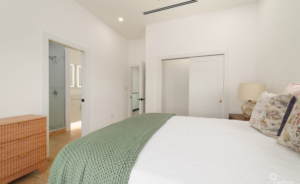 2 BEDROOM, 2.5 BATHROOM DUPLEX IN LOOKOUT GARDEN