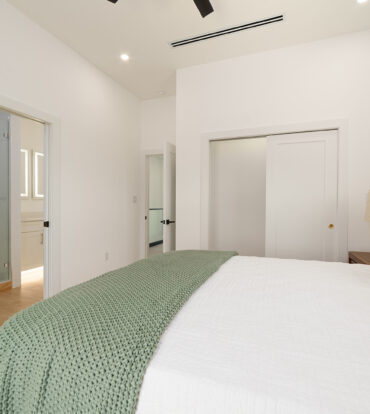 2 BEDROOM, 2.5 BATHROOM DUPLEX IN LOOKOUT GARDEN