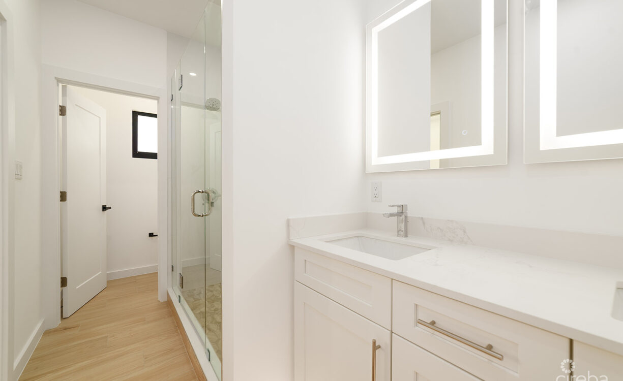 2 BEDROOM, 2.5 BATHROOM DUPLEX IN LOOKOUT GARDEN