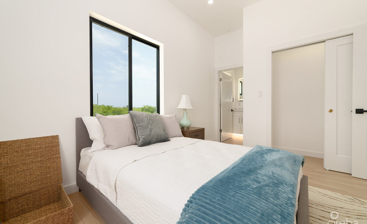 2 BEDROOM, 2.5 BATHROOM DUPLEX IN LOOKOUT GARDEN