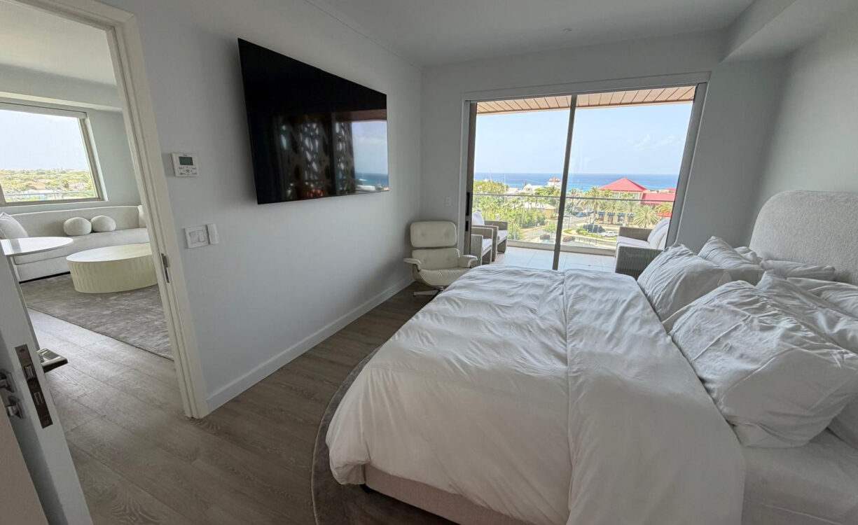 ONE GT DESIGNER FURNISHED, DEEDED PARKING
