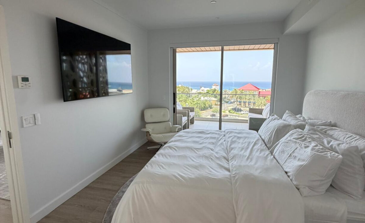 ONE GT DESIGNER FURNISHED, DEEDED PARKING