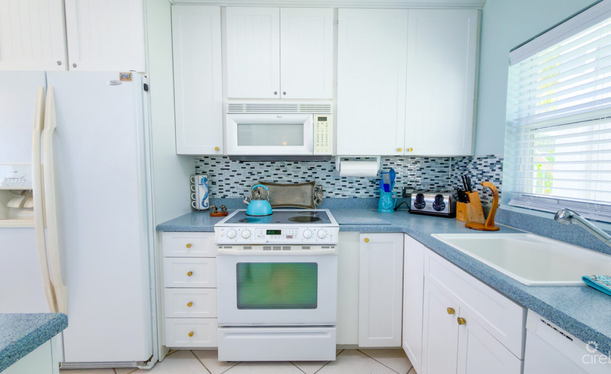 3 BED SEVEN MILE BEACHFRONT CONDO TAMARIND BAY
