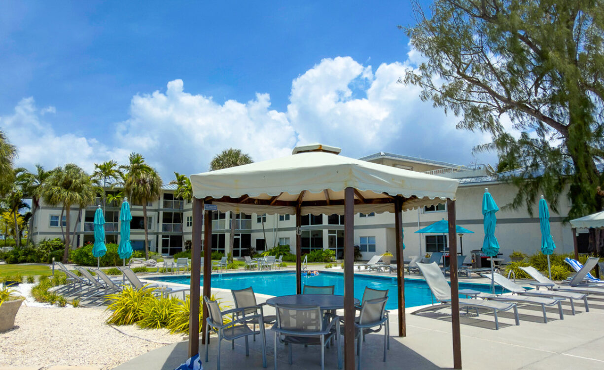 3 BED SEVEN MILE BEACHFRONT CONDO TAMARIND BAY