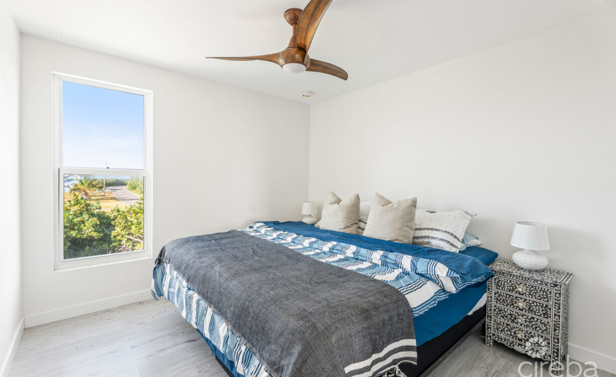 THE PALMS, LITTLE CAYMAN BEACHFRONT COTTAGE