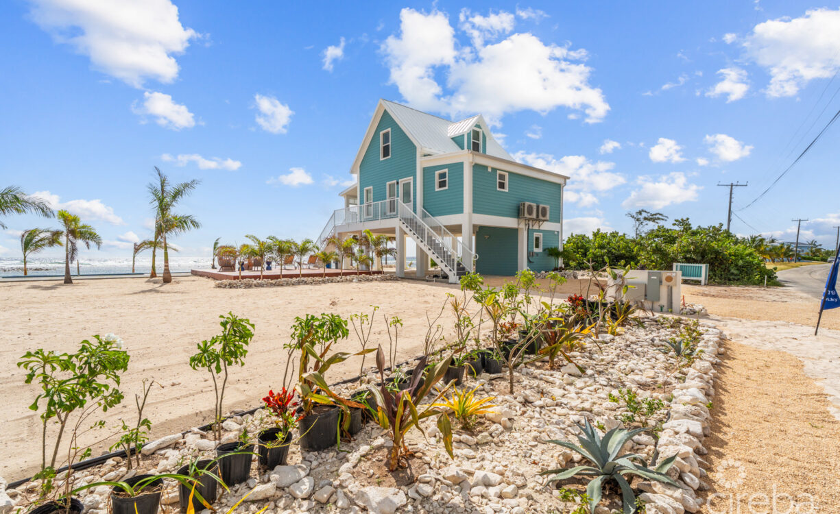 THE PALMS, LITTLE CAYMAN BEACHFRONT COTTAGE