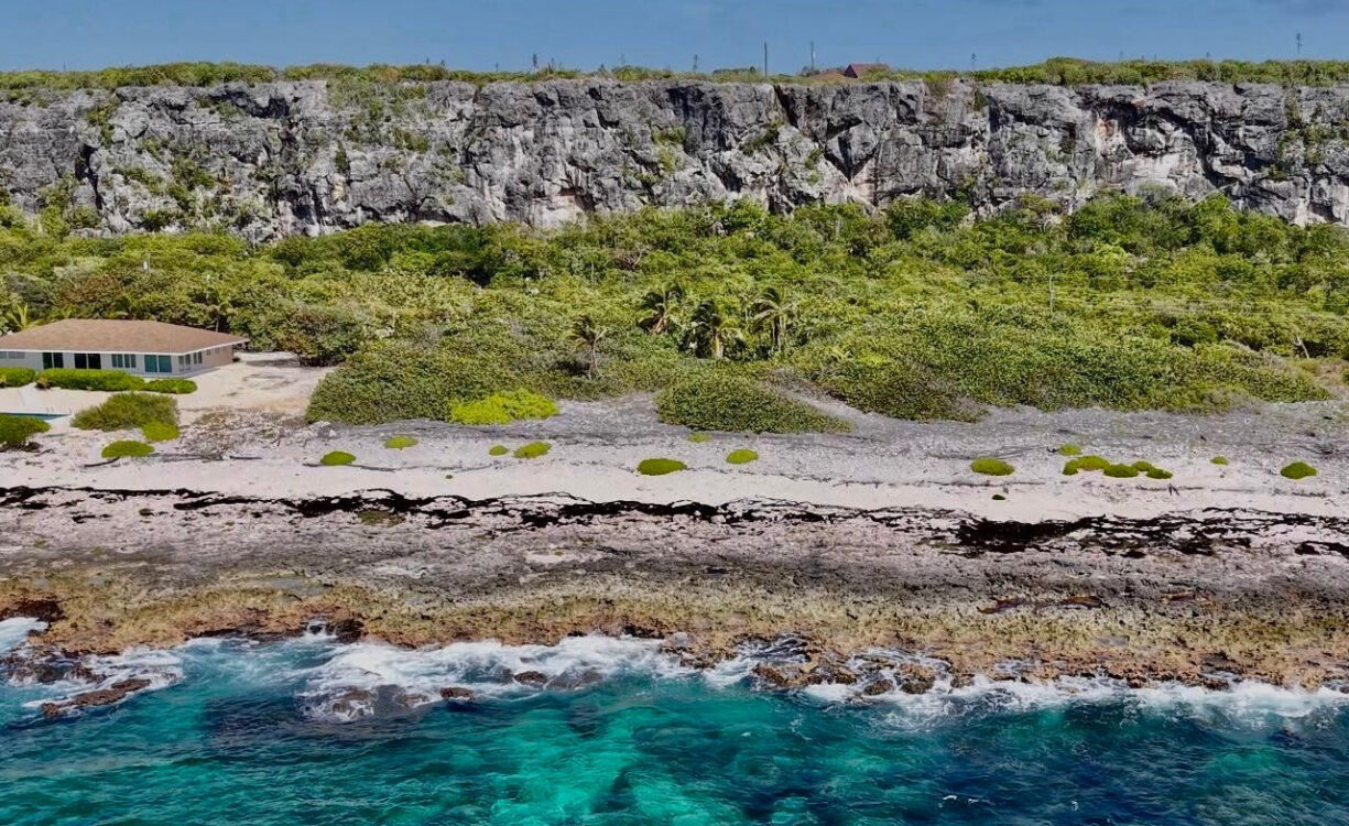 CAYMAN BRAC SOUTH SIDE BEACH