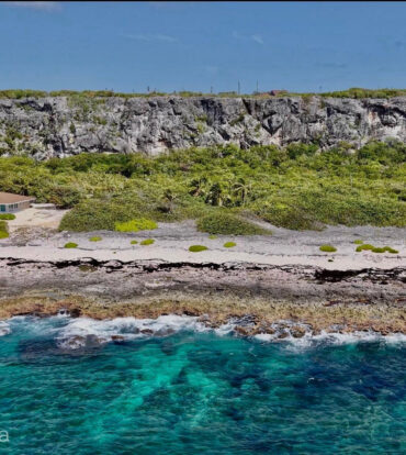 CAYMAN BRAC SOUTH SIDE BEACH