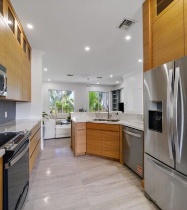 TURNBERRY  EAST #3 , CRYSTAL HARBOUR