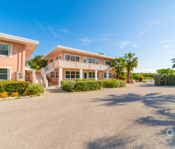 WINTERHAVEN BEACHFRONT 3 BED