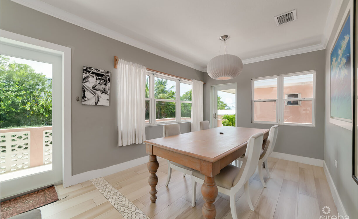 WINTERHAVEN BEACHFRONT 3 BED