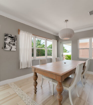 WINTERHAVEN BEACHFRONT 3 BED