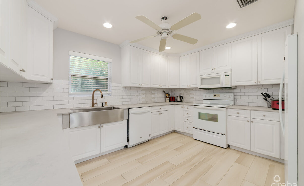 WINTERHAVEN BEACHFRONT 3 BED