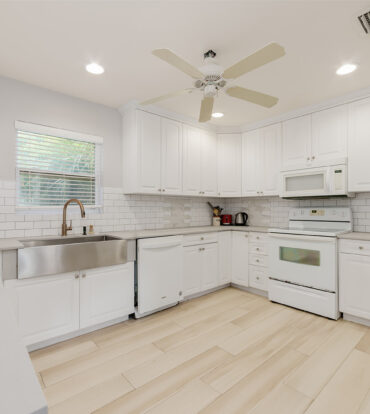 WINTERHAVEN BEACHFRONT 3 BED