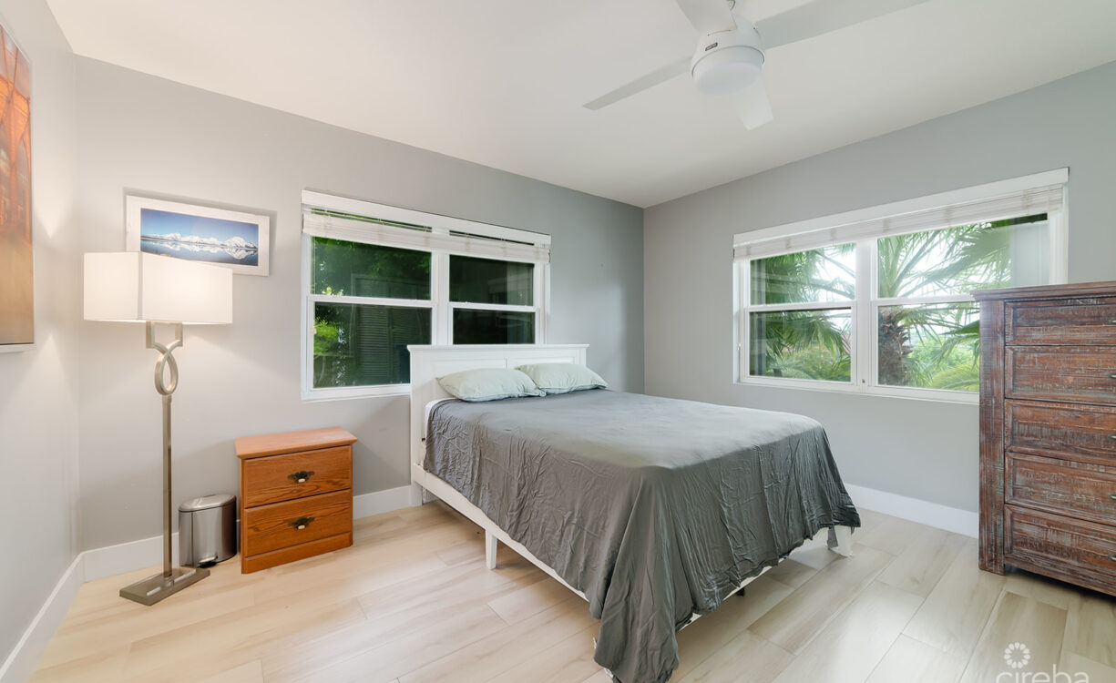 WINTERHAVEN BEACHFRONT 3 BED