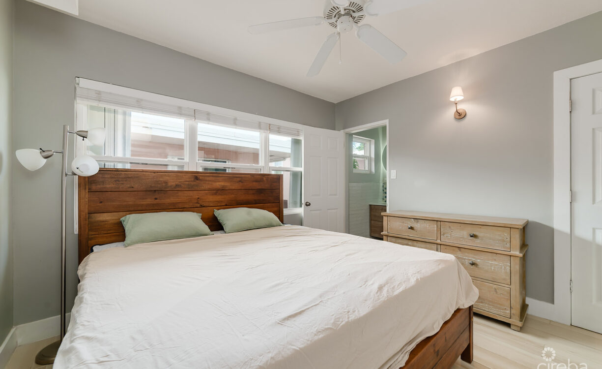 WINTERHAVEN BEACHFRONT 3 BED