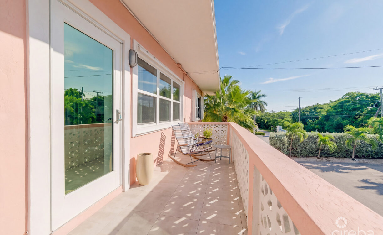 WINTERHAVEN BEACHFRONT 3 BED