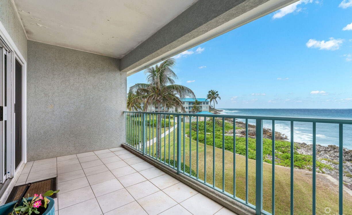 OCEAN POINTE VILLAS  3 BED, 2 BATH, 2ND FLOOR PENTHOUSE