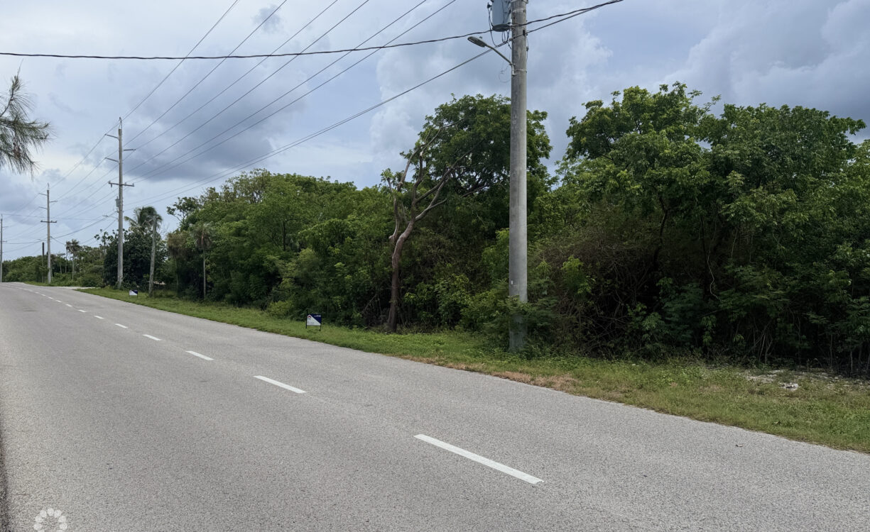 RUM POINT DRIVE LARGE LOT 30