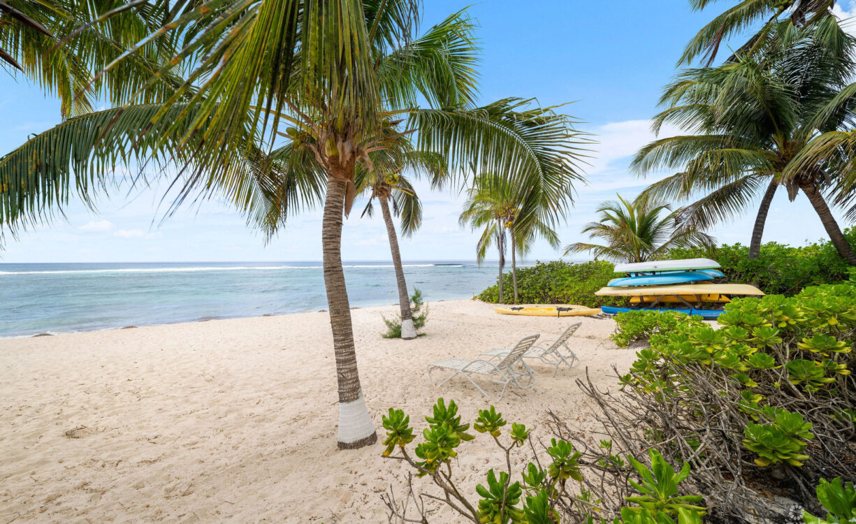 CORAL BAY VILLAGE #5 - BEACHFRONT CONDO