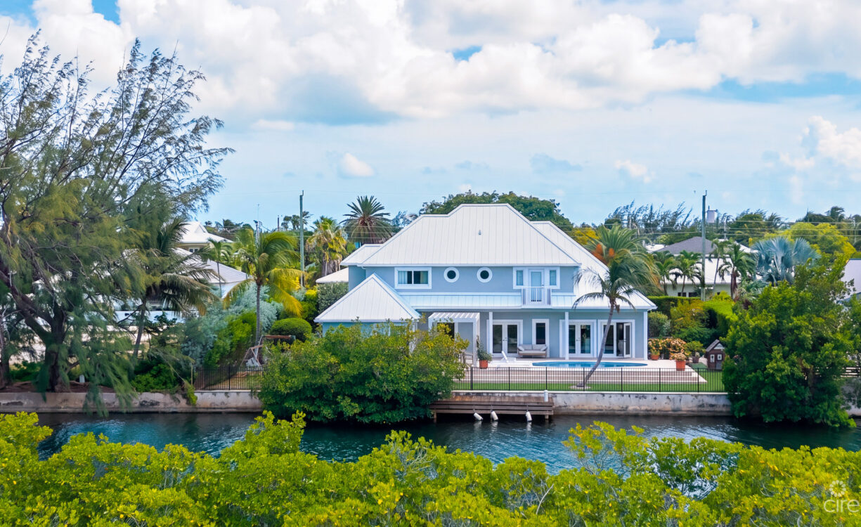 GOVERNORS HARBOUR - 266 RALEIGH HARBOUR NORTH EXECUTIVE CANAL-FRONT HOME