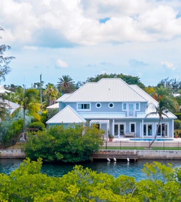 GOVERNORS HARBOUR - 266 RALEIGH HARBOUR NORTH EXECUTIVE CANAL-FRONT HOME