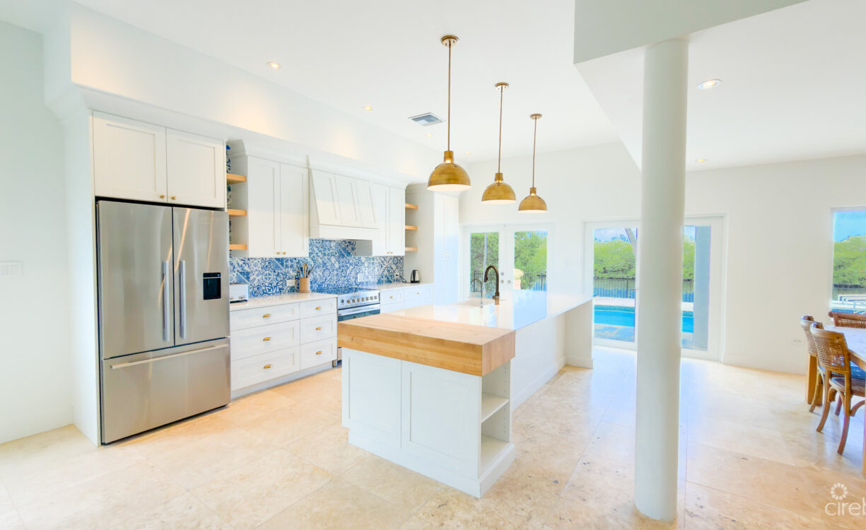 GOVERNORS HARBOUR - 266 RALEIGH HARBOUR NORTH EXECUTIVE CANAL-FRONT HOME