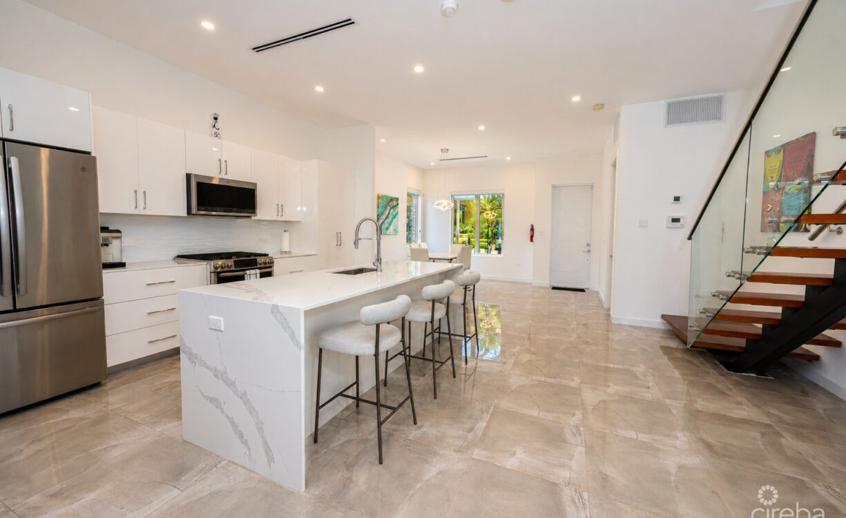 TWENTY 40 #16 LUXURY CANALFRONT END UNIT TOWNHOME