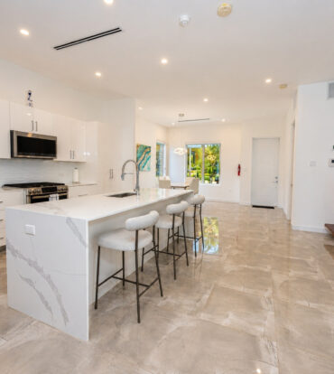 TWENTY 40 #16 LUXURY CANALFRONT END UNIT TOWNHOME
