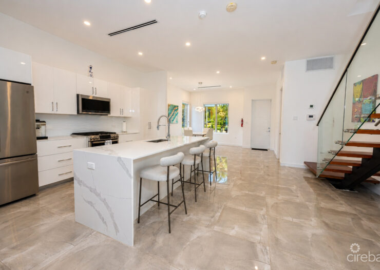 TWENTY 40 #16 LUXURY CANALFRONT END UNIT TOWNHOME