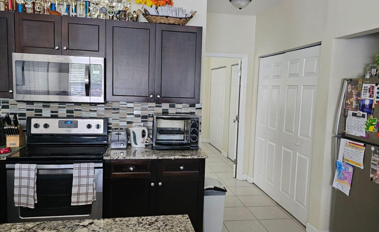 DUPLEX INVESTMENT PROPERTY - AURORA DRIVE, WEST BAY
