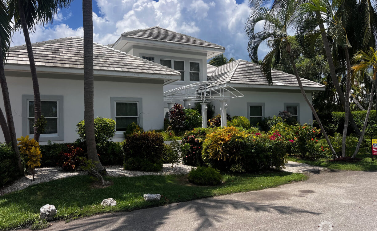 CANAL POINT - CANAL FRONT RESIDENCE