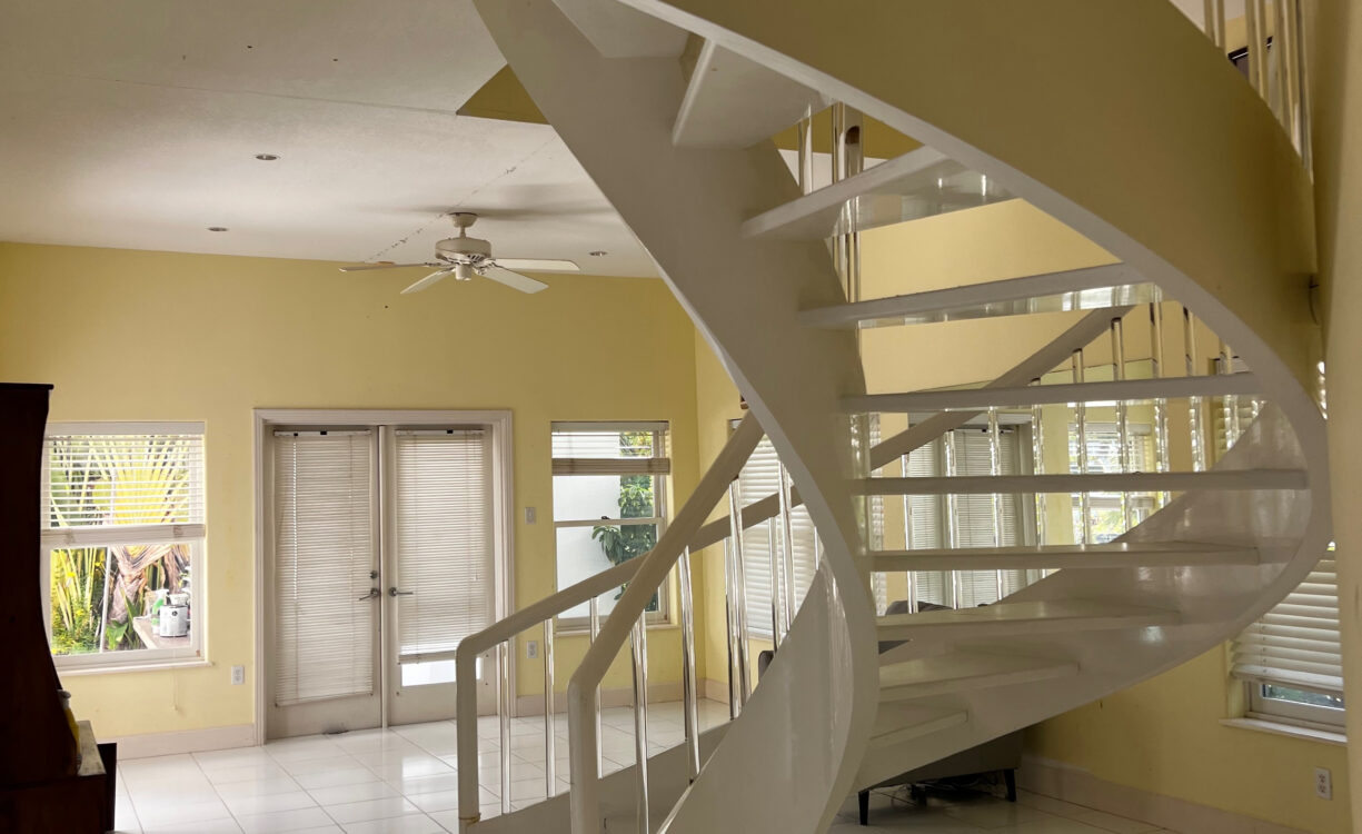 CANAL POINT - CANAL FRONT RESIDENCE