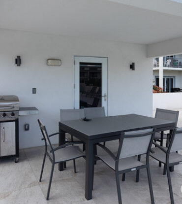 DOWNTOWN REACH - ONE BEDROOM