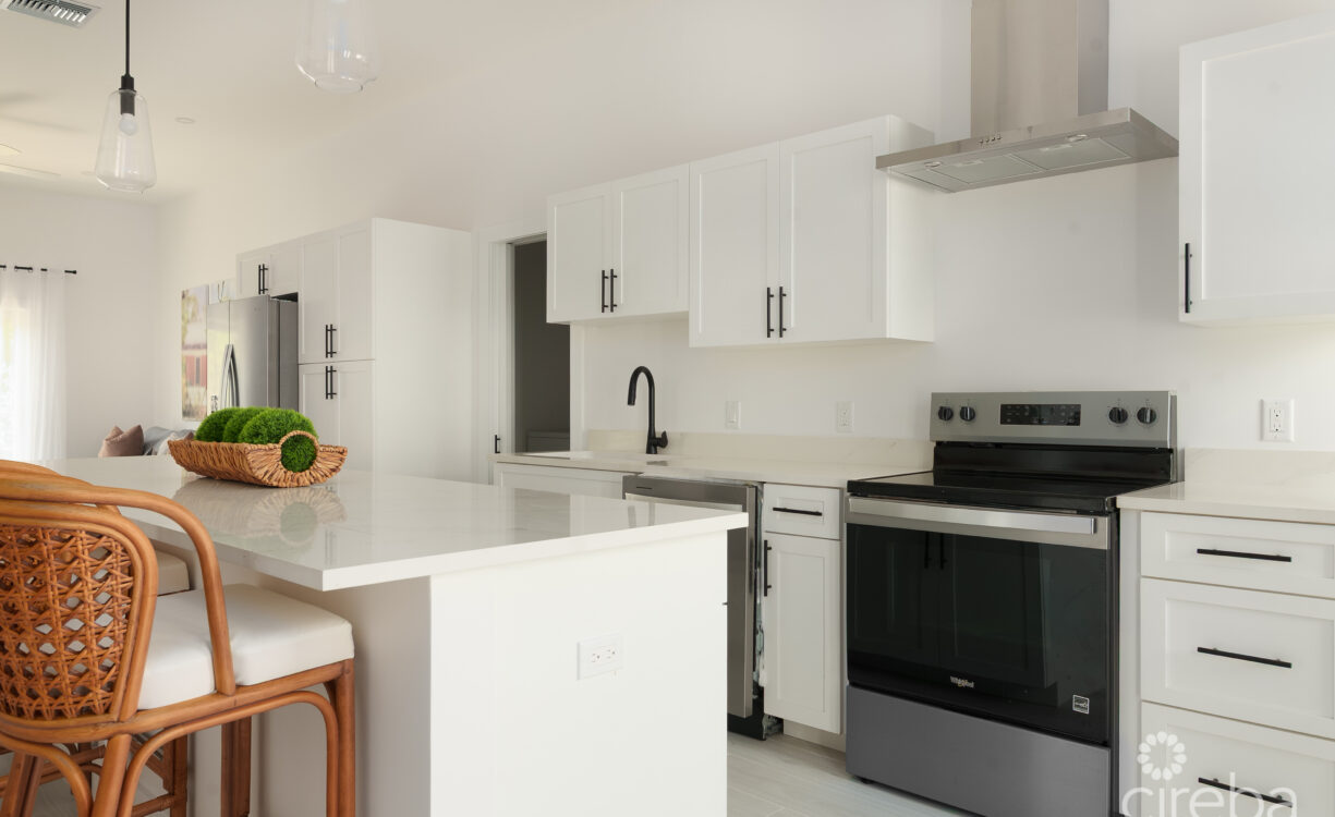 WOODRIDGE - REDBAY. FULLY FURNISHED AND VENDOR PAYS STAMP DUTY