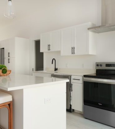 WOODRIDGE - REDBAY. FULLY FURNISHED AND VENDOR PAYS STAMP DUTY