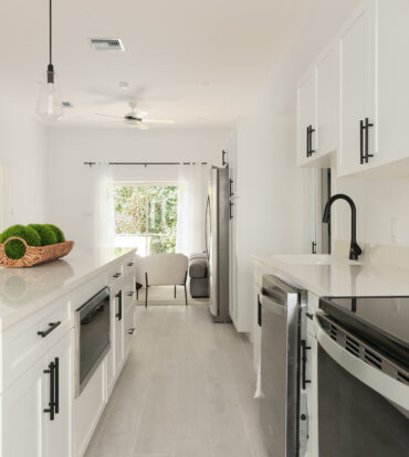 WOODRIDGE - REDBAY. FULLY FURNISHED AND VENDOR PAYS STAMP DUTY