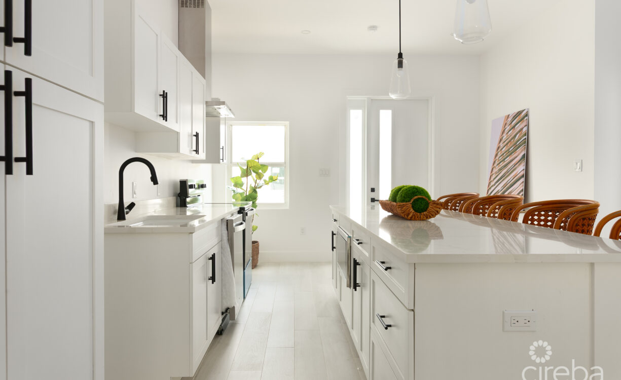 WOODRIDGE - REDBAY. FULLY FURNISHED AND VENDOR PAYS STAMP DUTY