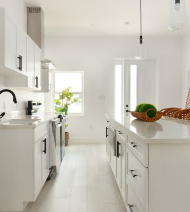 WOODRIDGE - REDBAY. FULLY FURNISHED AND VENDOR PAYS STAMP DUTY