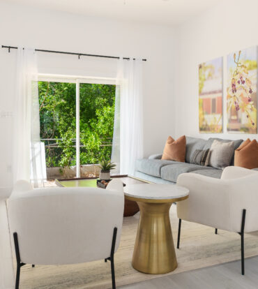 WOODRIDGE - REDBAY. FULLY FURNISHED AND VENDOR PAYS STAMP DUTY
