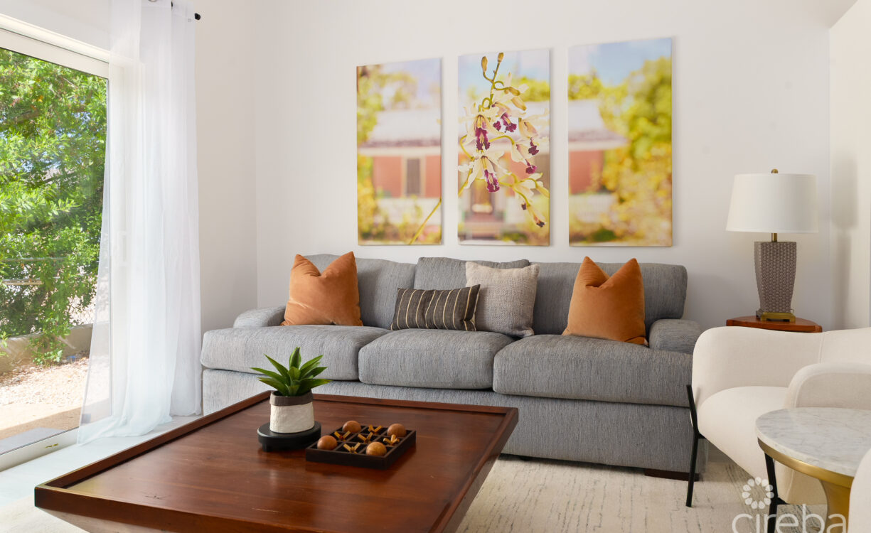 WOODRIDGE - REDBAY. FULLY FURNISHED AND VENDOR PAYS STAMP DUTY
