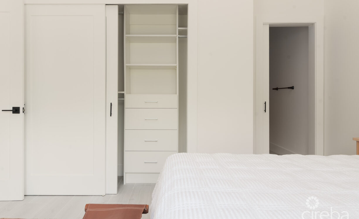 WOODRIDGE - REDBAY. FULLY FURNISHED AND VENDOR PAYS STAMP DUTY