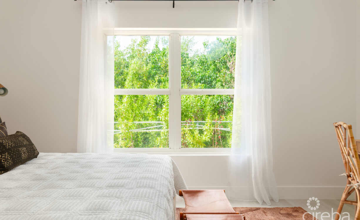 WOODRIDGE - REDBAY. FULLY FURNISHED AND VENDOR PAYS STAMP DUTY