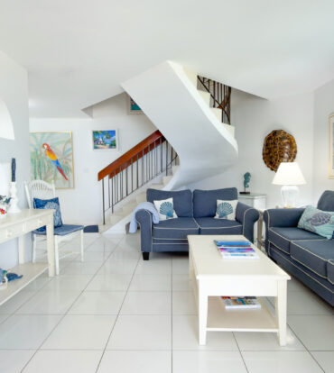CAYMAN REEF 3 BED SEVEN MILE BEACH