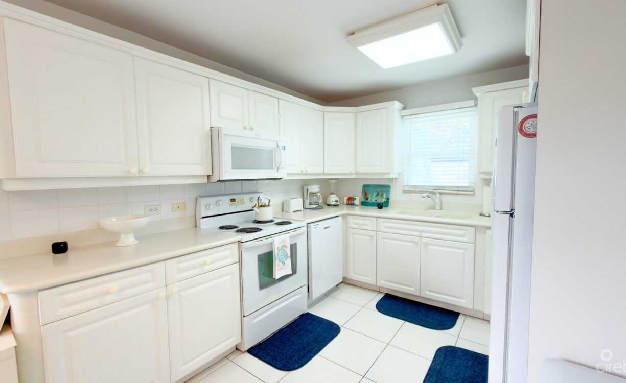 CAYMAN REEF 3 BED SEVEN MILE BEACH