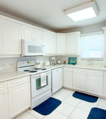 CAYMAN REEF 3 BED SEVEN MILE BEACH
