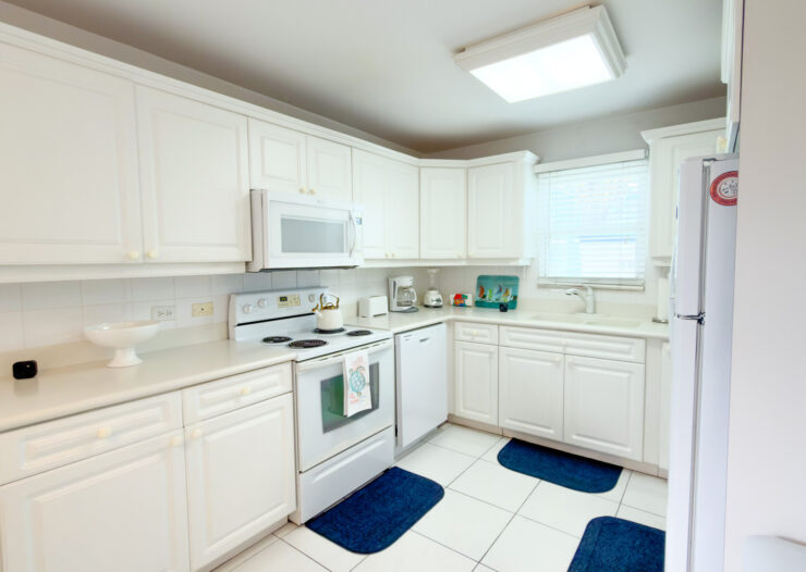 CAYMAN REEF 3 BED SEVEN MILE BEACH