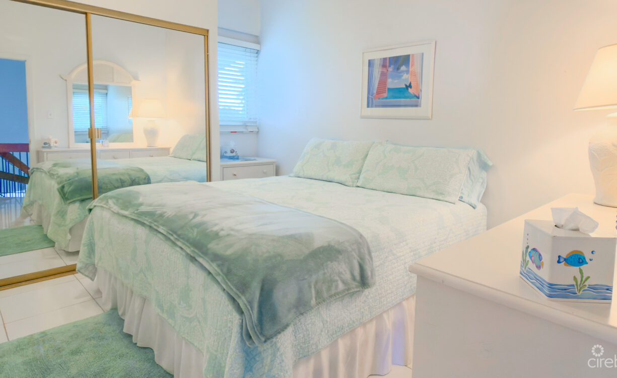 CAYMAN REEF 3 BED SEVEN MILE BEACH
