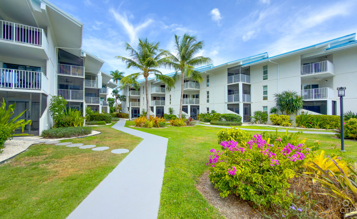 CAYMAN REEF 3 BED SEVEN MILE BEACH